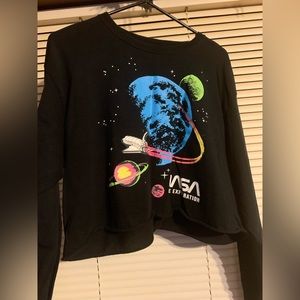 L cropped nasa shirt.